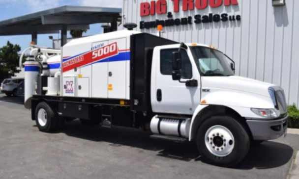 Shiny rims on a Vacuum Truck